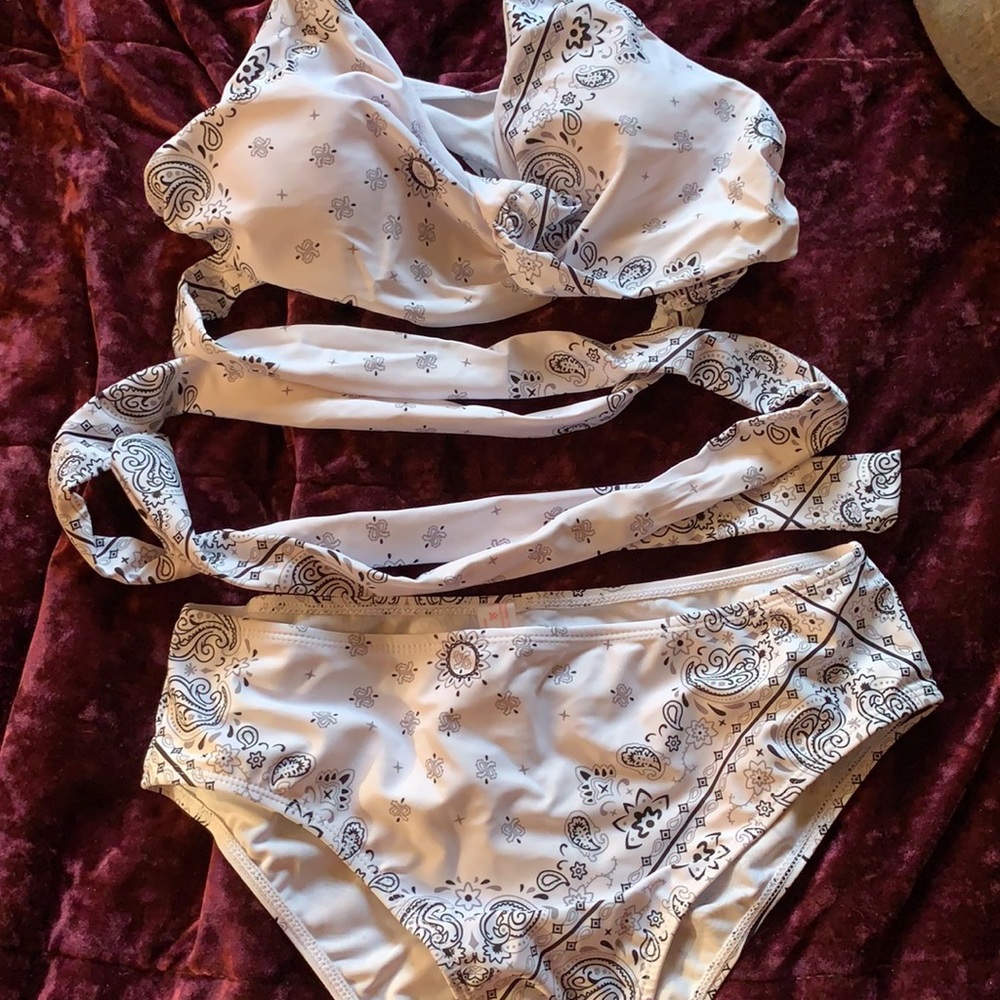 HighWaist White Bandana
